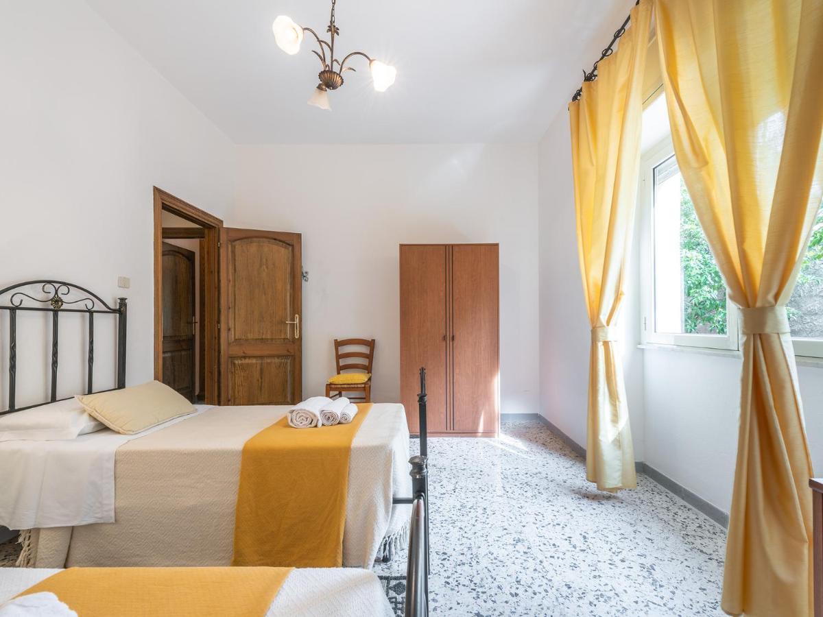 Casa Giovanni Cala Gonone Bagian luar foto